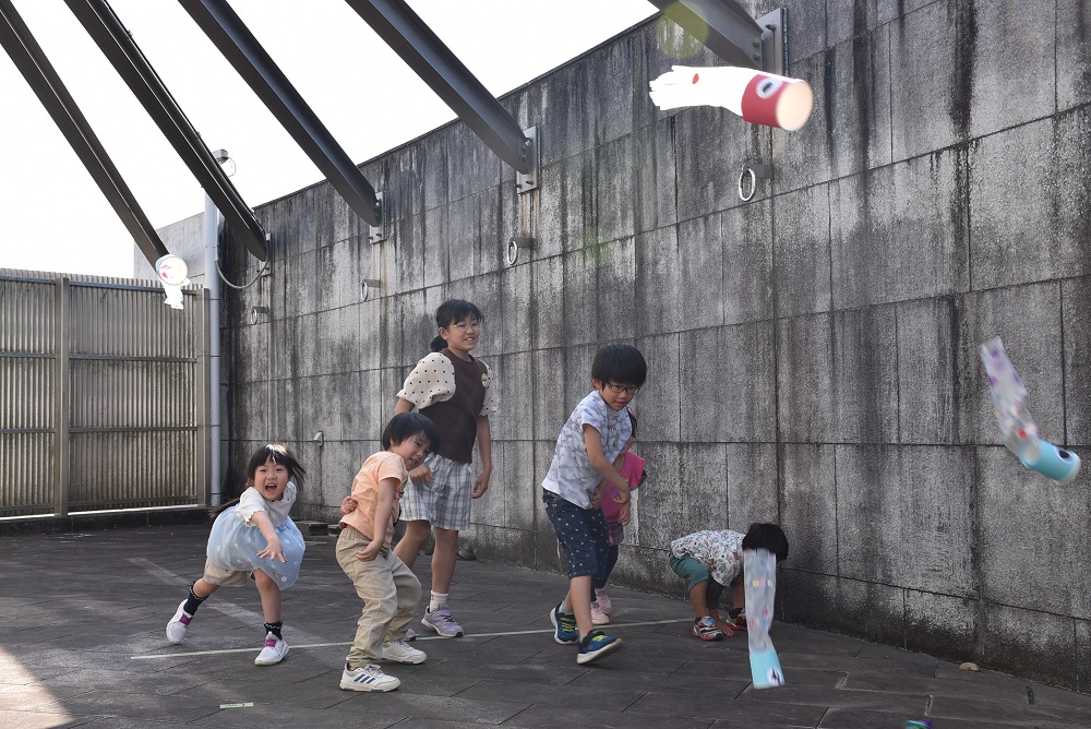 �ʐ^ �q�ǂ����p�����̗l�q