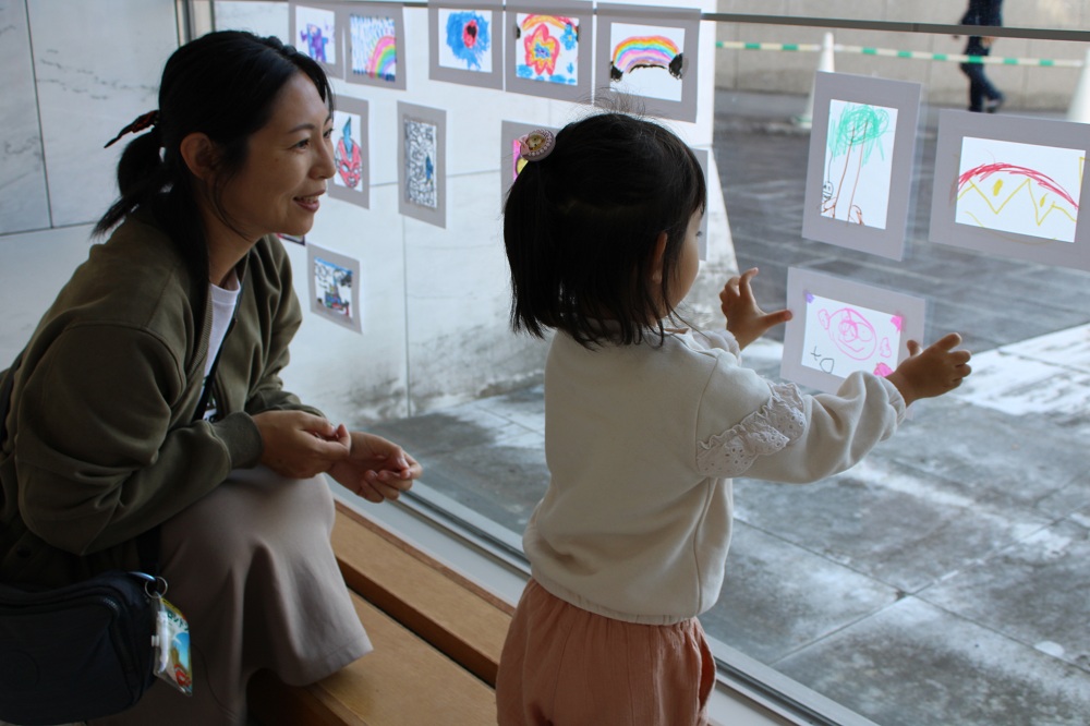 �ʐ^ �q�ǂ����p�����̗l�q